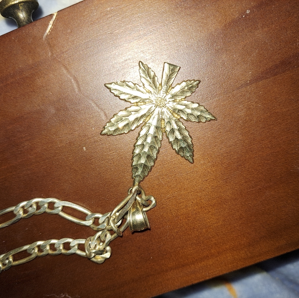 Mens 18k solid gold necklace and leaf pendant